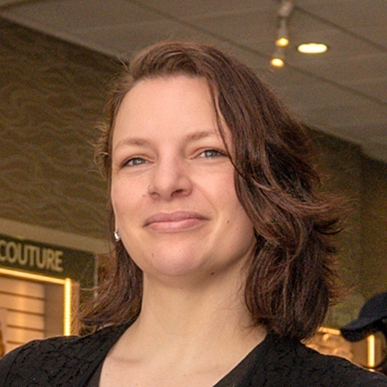 Our Stylist Kara Kansas City Team Bravadas Wigs & Hair Restoration