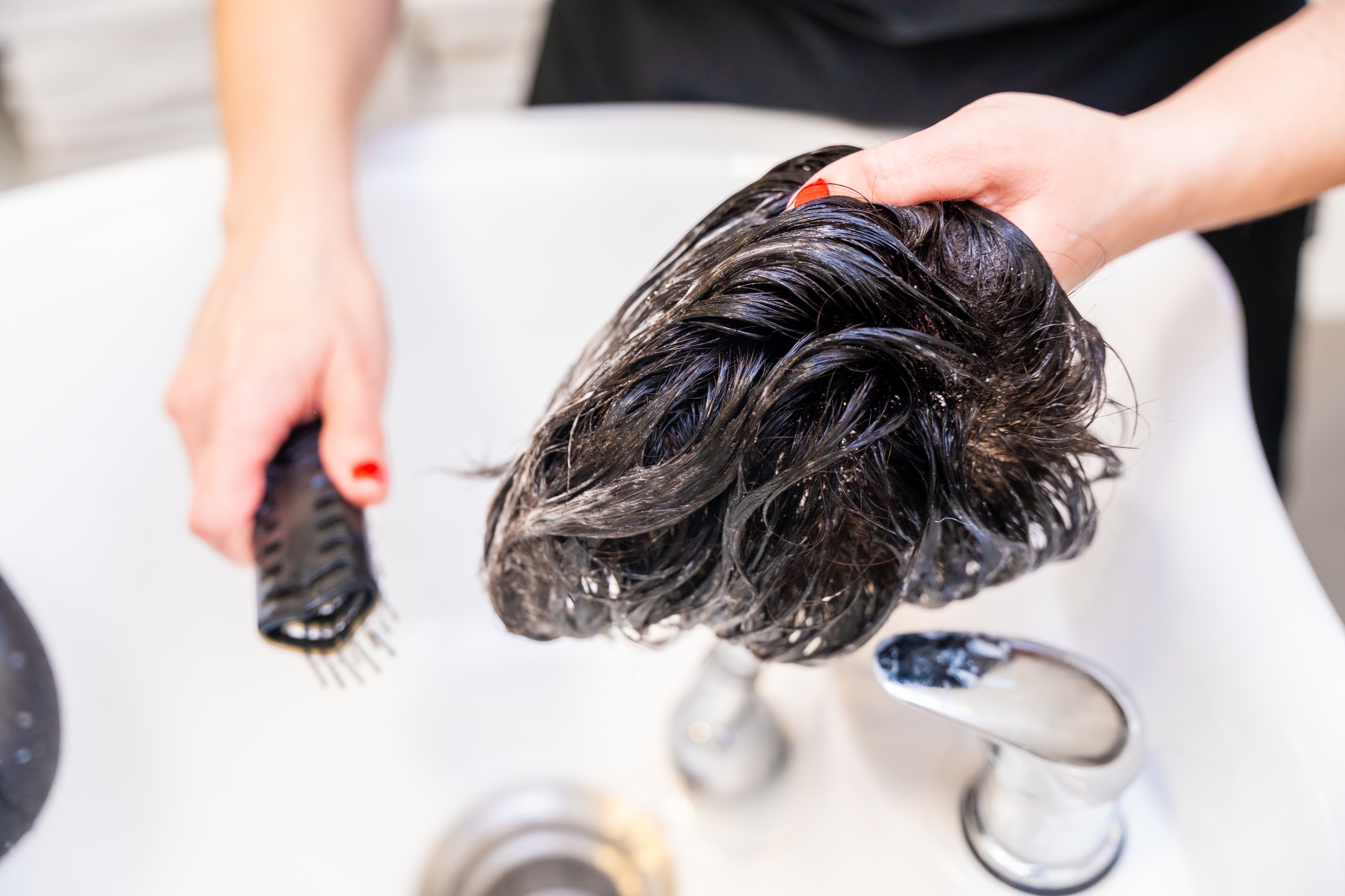 How to Wash a Wig at Home Without Damaging It?