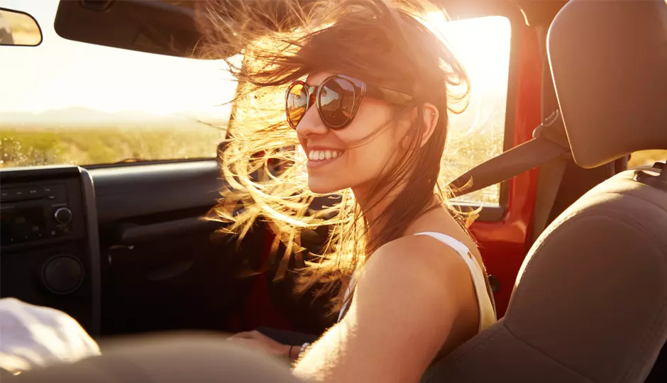 Hair Loss Solutions While Traveling: Expert Tips for Summer Vacation Confidence